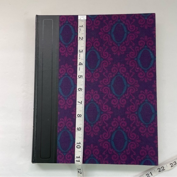 Coffee Table‎ Book - Picture 12 of 13